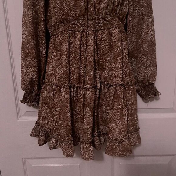 Boutique Small Snake Printed Fall Layered Dress - Picture 3 of 5